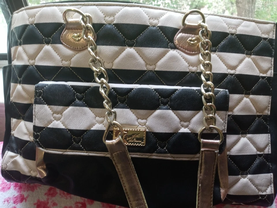 6 Authentic Betsey Johnson purses and 1 Betsey Johnson wallet. - Image 2 of 4