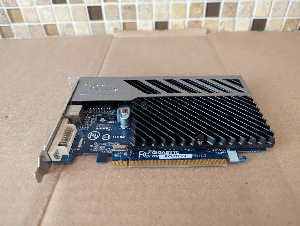 GIGABYTE GV-RX24T256H ATI RADEON PCI-E 256MB GRAPHICS CARD F8-5(13) - Image 3 of 4