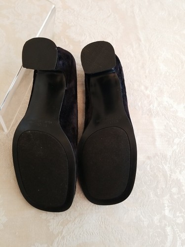 Vintage Y2K Sz.7.5 Black Velveteen Round Toe Heels, Cinderella Look - Picture 6 of 9