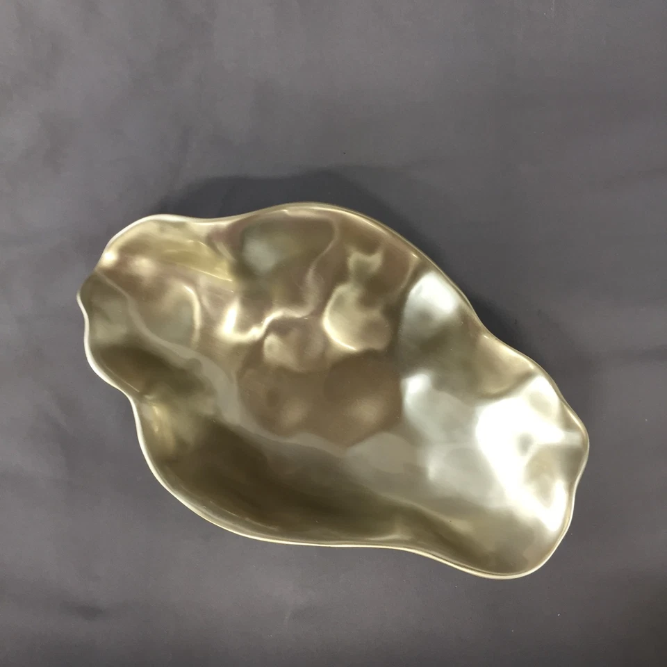 Современная металлическая чаша/ложка Beatriz Ball Sierra с золотой отделкой Maia овальная произвольной формы - Изображение 4 из 4