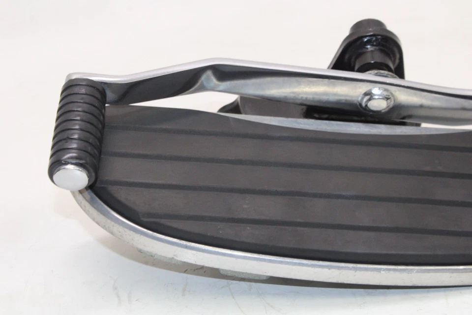 06-24 KAWASAKI VULCAN 900 VN900B OEM CLAVIJA DE PIE DEL CONDUCTOR DELANTERO IZQUIERDO CON PEDAL Foto 4 de 4