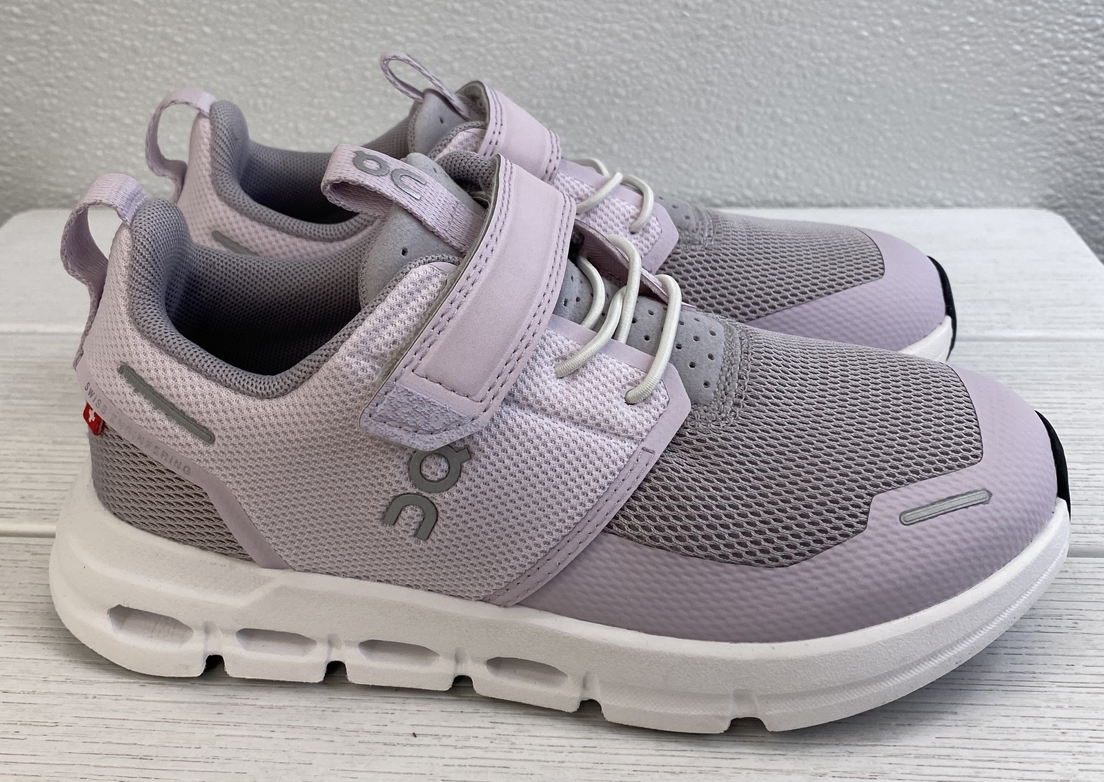 On Cloud Play Little Kids Unisex Size 13.5 Orchid/White Mesh Powerstrap Sneakers