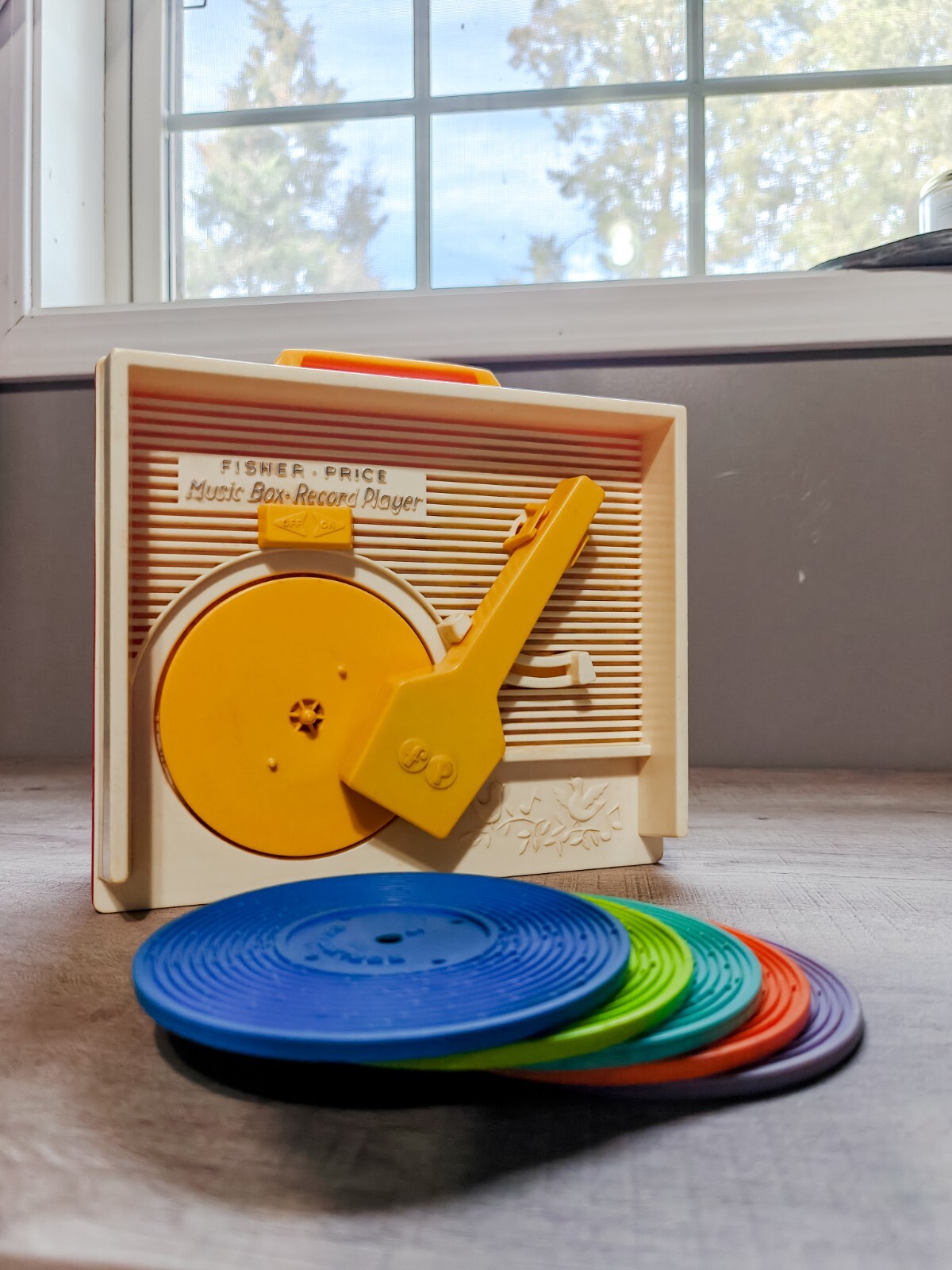 Vintage 1971 Fisher Price Music Box Record Player with 5 Retro Records  