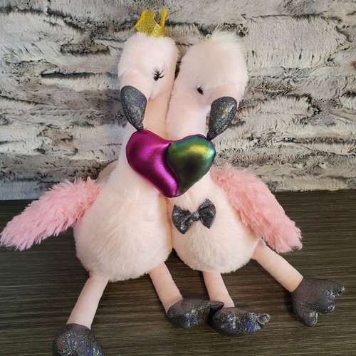 Valentine's Day Boy & Girl Flamingo Plush Stuffed Animal Holding Metallic Heart - 第 1/8 張圖片