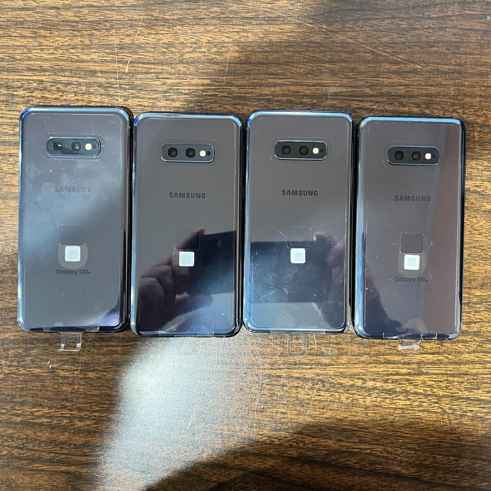 Lot of 4  Samsung S10e  Verizon  Unlocked - Image 2 of 3