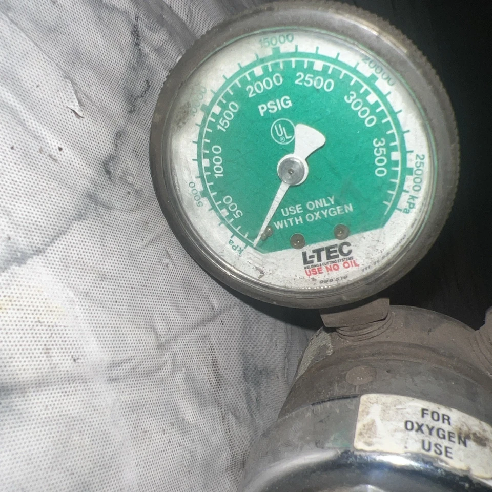 REGULADOR L TEC R-2775540A CON DOS MEDIDORES DE OXÍGENO Foto 3 de 4