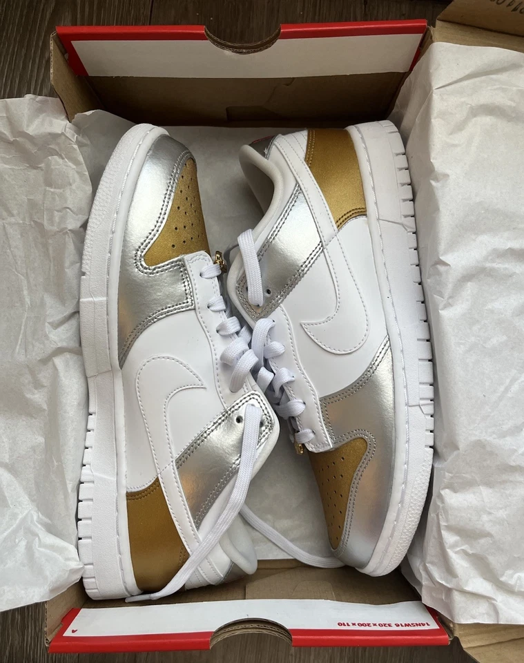 Zapatilla deportiva Nike Dunk Low SE blanca plateada dorada metálica para mujer talla 10 DH4403-700  Foto 3 de 4
