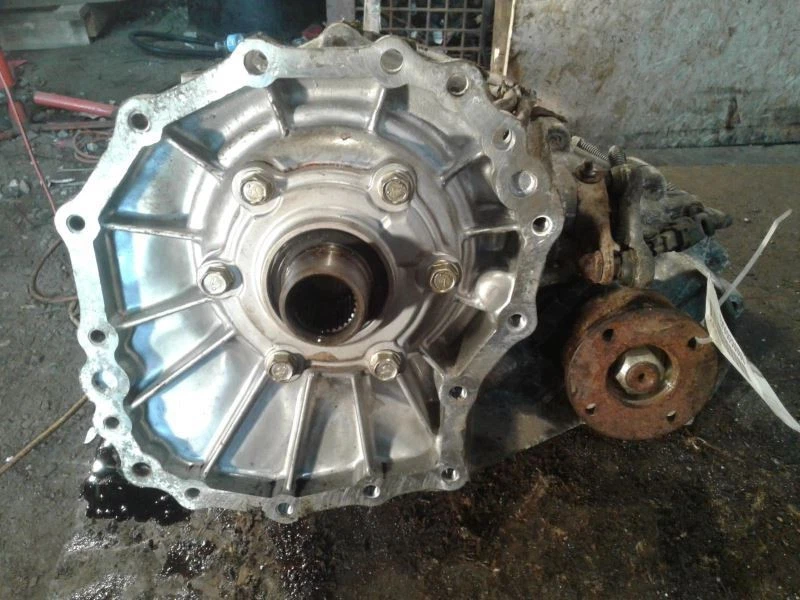 Transfer Case 4X4 4WD 98 1998 Infiniti QX4 130K Miles - Image 2 of 4