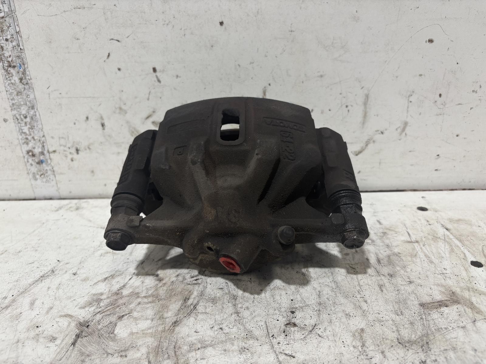 Toyota Corolla Right Front Caliper AE112 10/1998-11/2001 - thumbnail 3