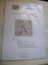Kit broderie Alphabet fleuri "K" de marque Un Point C'est Tout 21 X 21 cm neuf