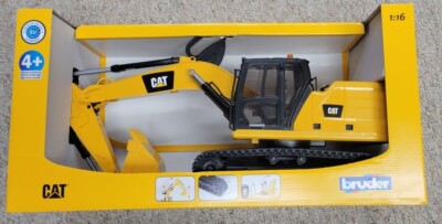 Bruder 02484 CAT Excavator