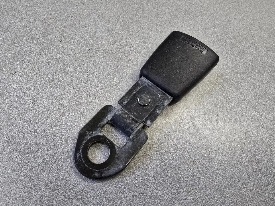 BONITO RECEPTOR CINTURÓN SEGURIDAD TRASERO ORIGINAL PORSCHE 928 1980-84 USADO Foto 3 de 4