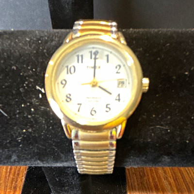 Timex Indiglo Quartz Women s Gold Tone Analog Watch Date Silver Expansion 25mm