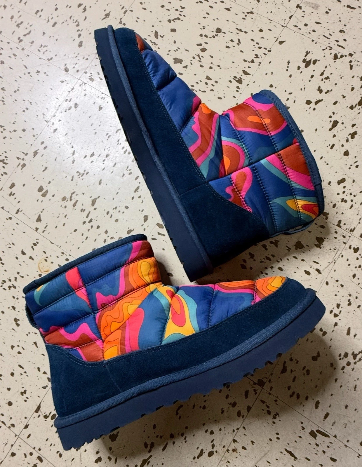 MULTICOLOR UGG MENS BOOTS/SIZE 11/USED