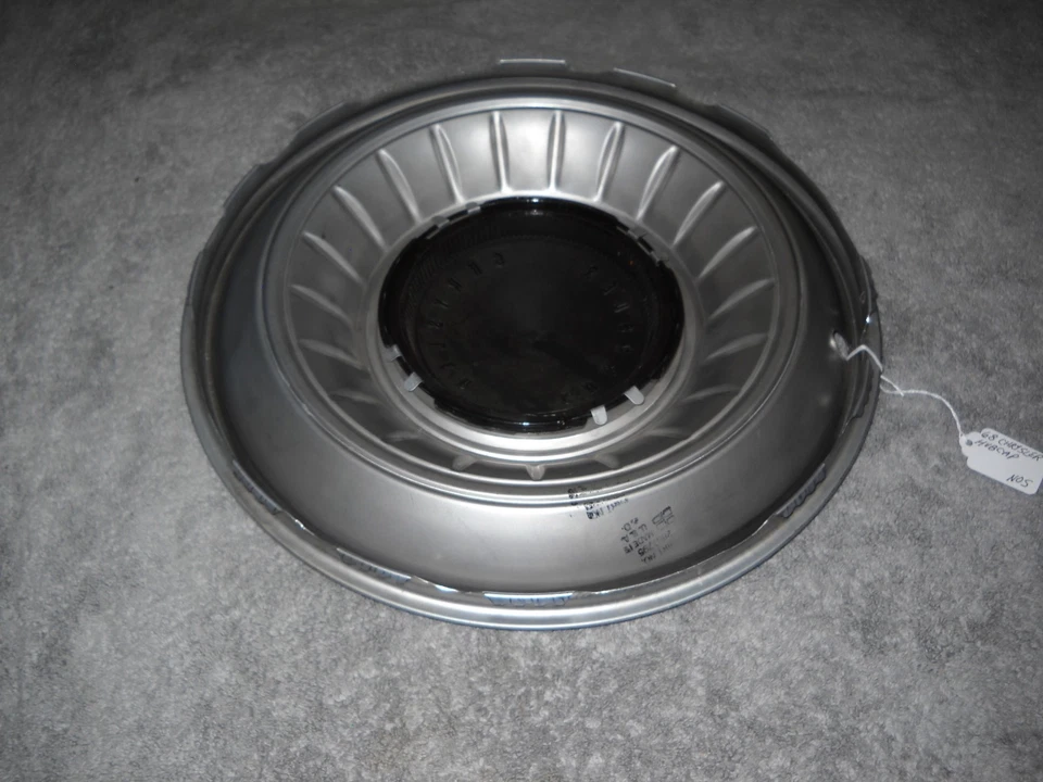 Nuevo de Lote Antiguo Mopar 68 Chrysler Newport New Yorker 14" Cubierta de Rueda/Tapón Absolutamente Como Nuevo! Foto 2 de 2