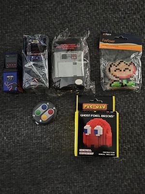 Retro Gaming Konvolut Space Invaders NES Pac-Man Fireflower SNES Button...