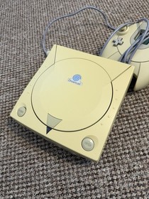 Sega Dreamcast Console Complete With 2 Controllers All Power Cables Fully Works