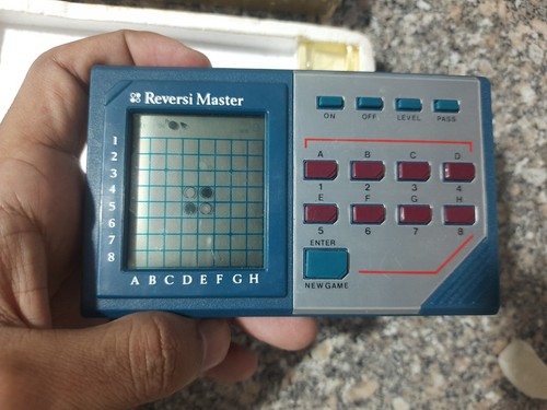 VTech Reversi Master Hand Held Electronic Game 1983 Made specifically for Iraq - Picture 13 of 13
