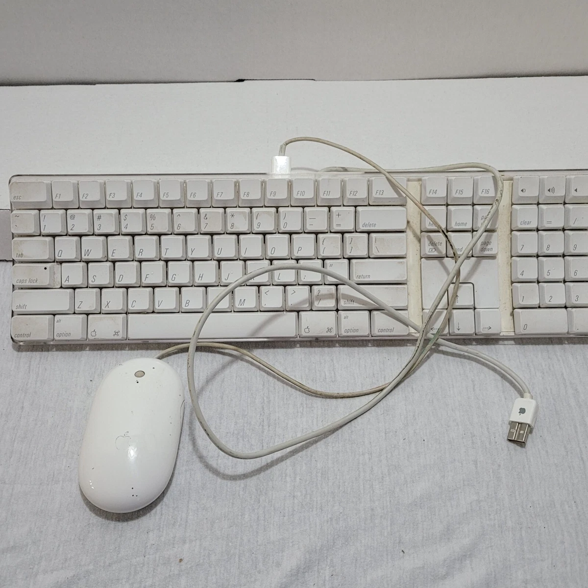 Preços baixos em Teclado com Fio Apple A1243 | eBay