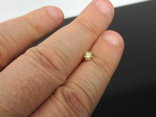 Diamante tondo taglio brillante giallo brunastro intenso fantasia certificato GIA 0,29 ct - Foto 3 di 8