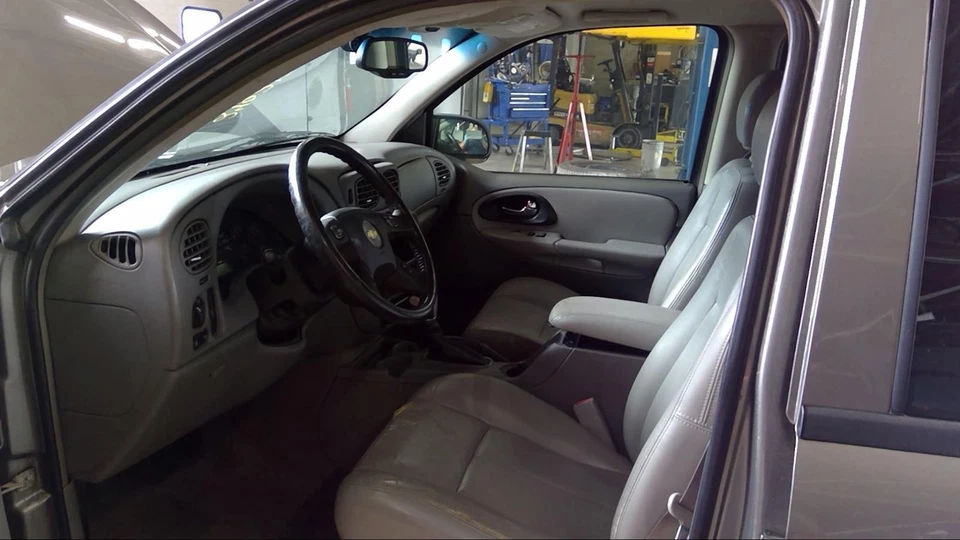 Used Front Upper Center Console fits: 2007 Chevrolet Trailblazer roof w/o sunroo Foto 4 de 4