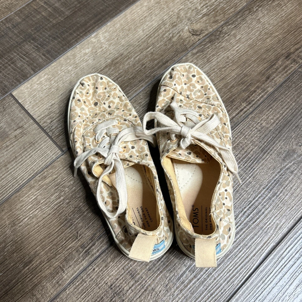 Туфли Toms для девочек кордоны подошва натуральная отбеленная гепардный принт размер 3y - Изображение 2 из 4