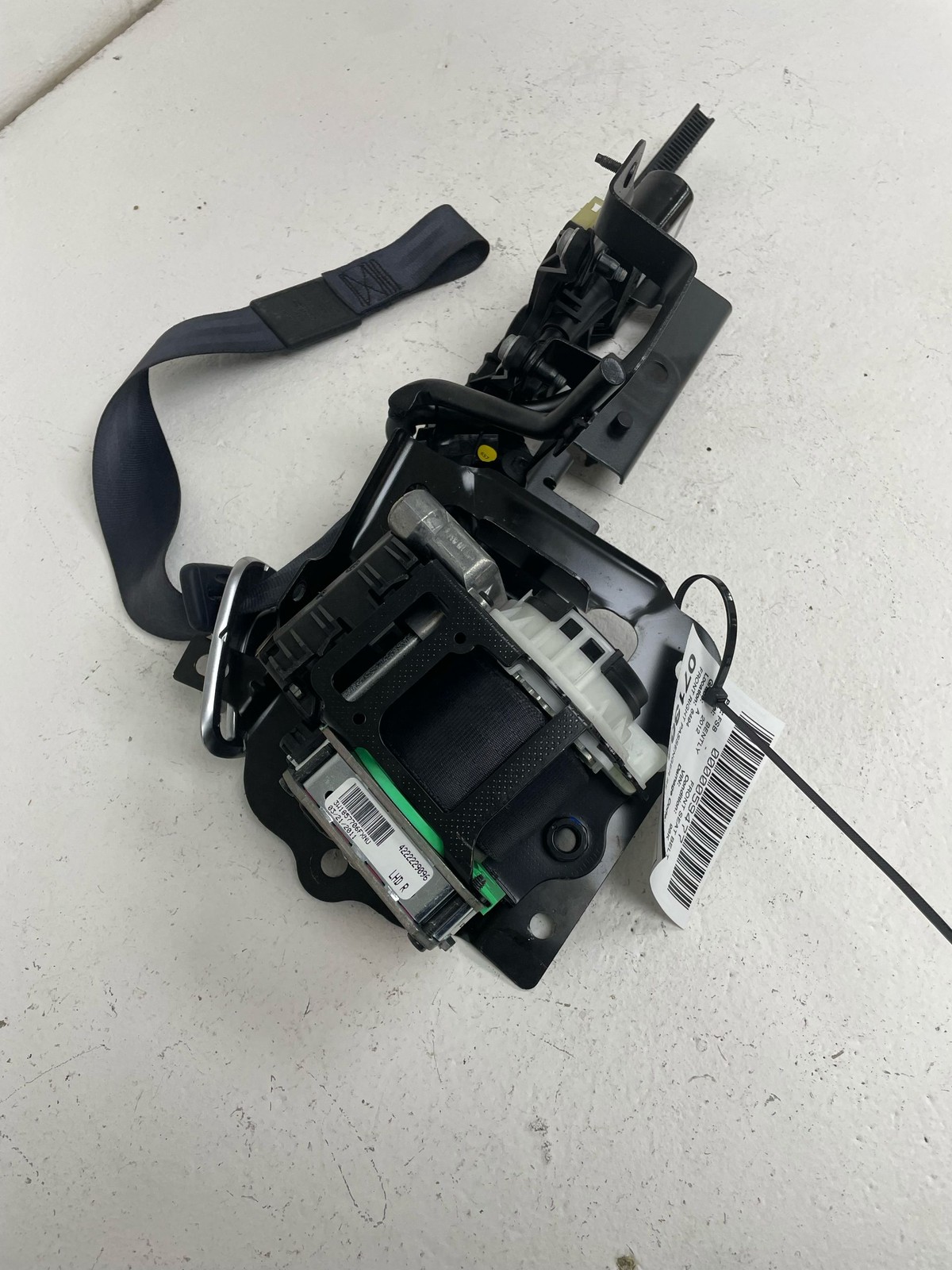 2011-2018 Bentley Continental FRONT RIGHT SEAT BELT RETRACTOR BLACK 3W1857706