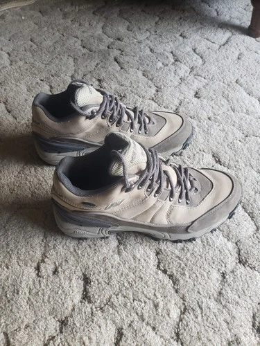 New Balance 974 Womens Size 10 Beige/Light Brown