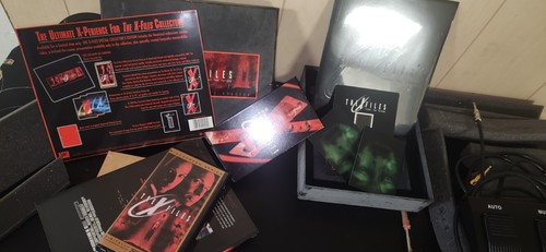 THE X FILES FIGHT THE FUTURE SPECIAL COLLECTOR EDITION VHS BOXED SET - Picture 4 of 5