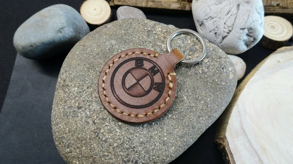 Handmade Leather key fob, cute car accessories and best gift for your lovers — 第 2/4 张图片