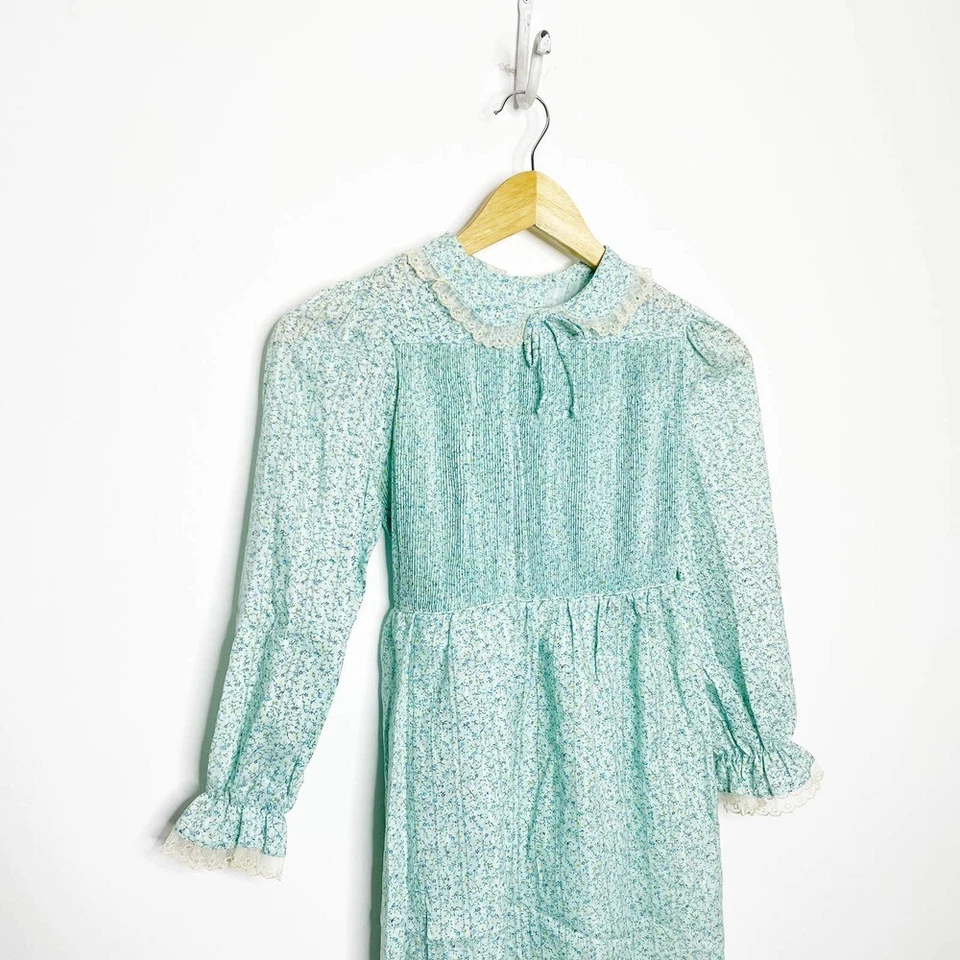 80s Floral Dress Mini pan LACE COLLAR Dress Green smocked Long sleeve Girls 10 - Image 2 of 4