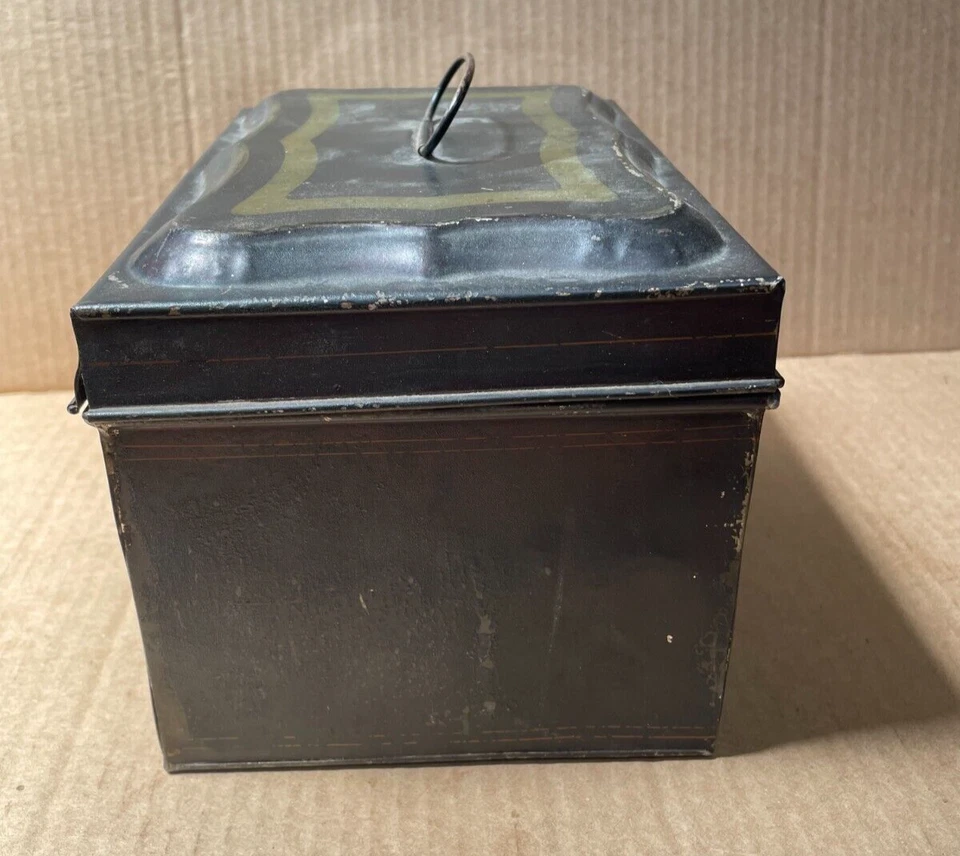 Antigua lonchera Toleware de 1900 con tapa con bisagras negra con diseños dorados 9" x 6,5" x 6 Foto 3 de 4