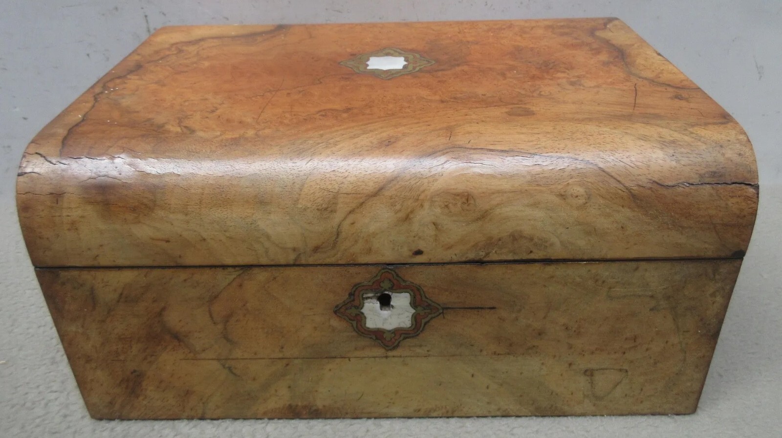 LARGE WALNUT MAGNIFYING GLASS BOX 19th century
