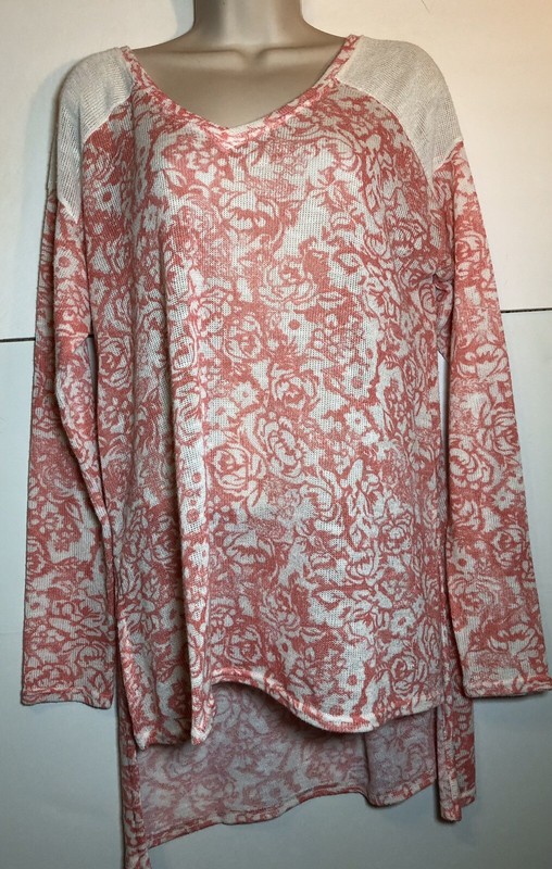 WOMENS  SIZE M/L LIGHTWEIGHT KNIT TOP SHRIMP PRINT NEW CONDITION 