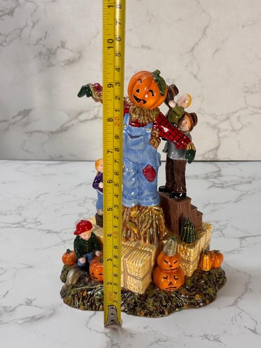 Department 56 "Building The Scarecrow" Figurine 56.55203 - Picture 8 of 8