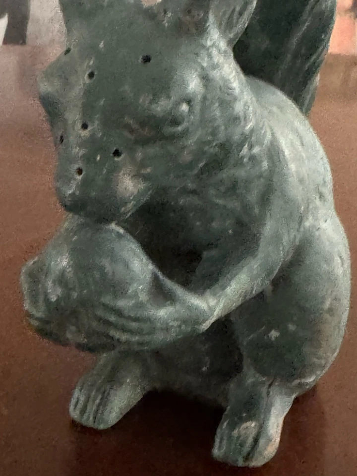 Escultura de colección ardilla de bronce pintada con tuerca increíble estado Foto 3 de 4