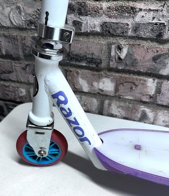 Razor  Party Pop Kick  Kids Light Up Board Metal Scooter