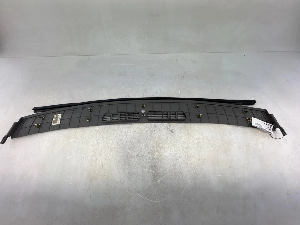 Chevrolet Malibu 2004-2006 descongelador panel de moldura usado OEM 22669218 Foto 4 de 4