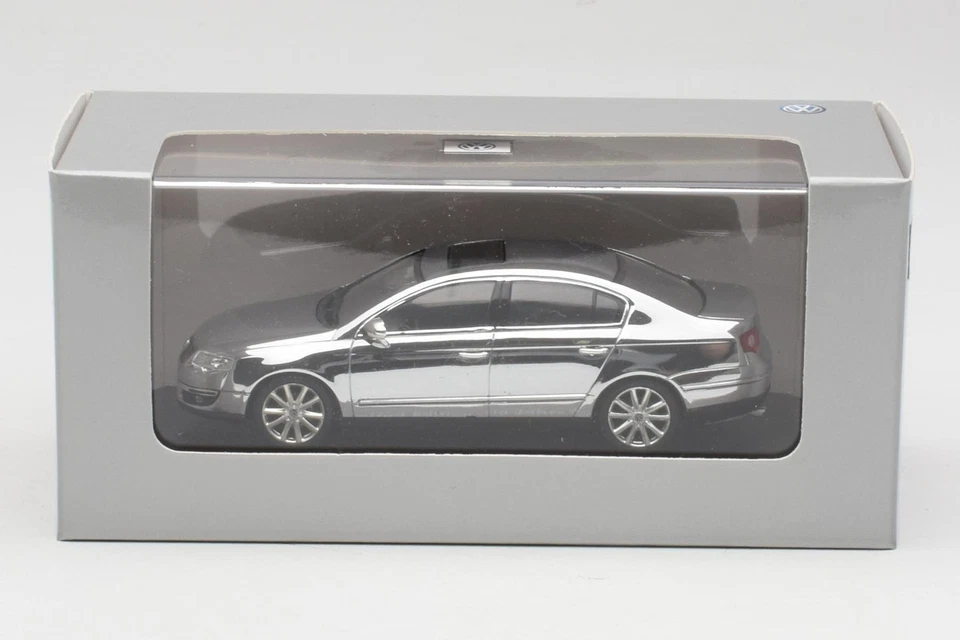PASSAT004 Volkswagen Passat B6 Chrome Silver 10 Years Volkswagen Magazine Minich - Immagine 4 di 4