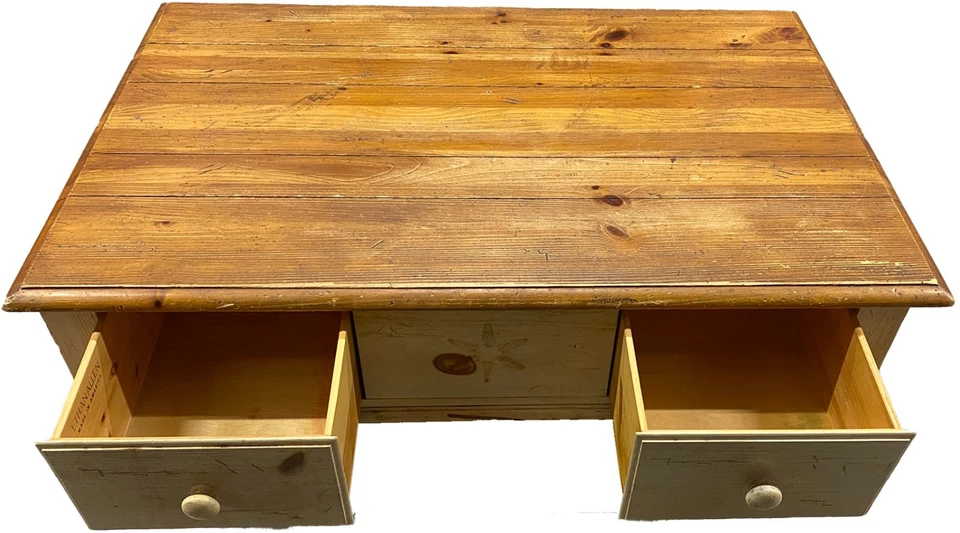 Mesa de centro de pino de granja Ethan Allen, blanco/pino desgastado Foto 4 de 4