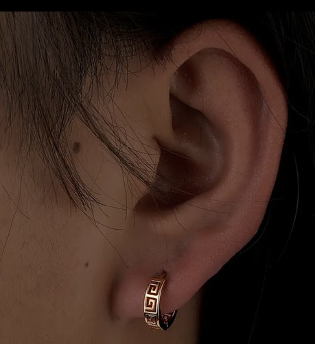 Unique Pattern Hoop Earrings Golden - Picture 5 of 6