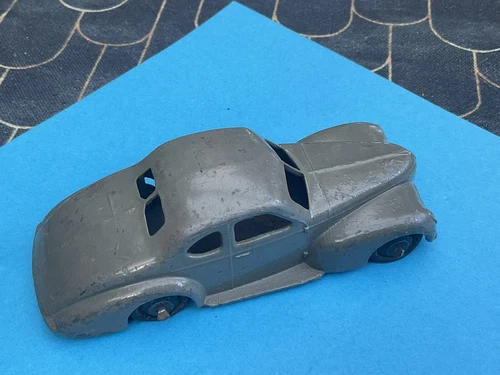 Dinky Toys No. 39f…studebaker State Comander..vintage…original…