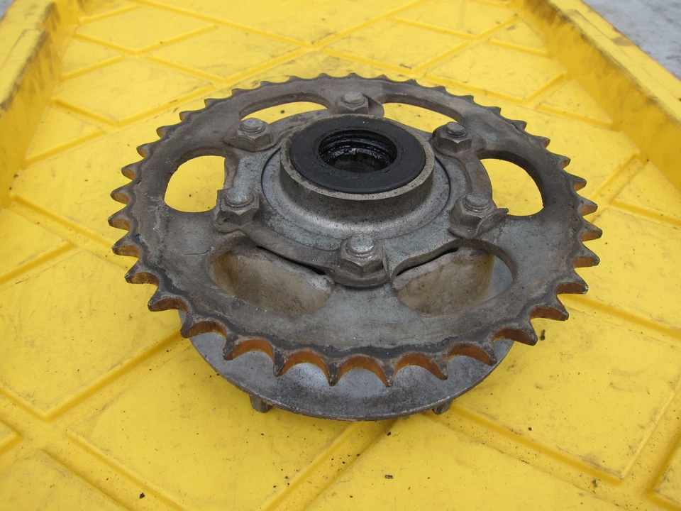 Suzuki GN400T 1980 OEM soporte de piñón trasero Foto 4 de 4