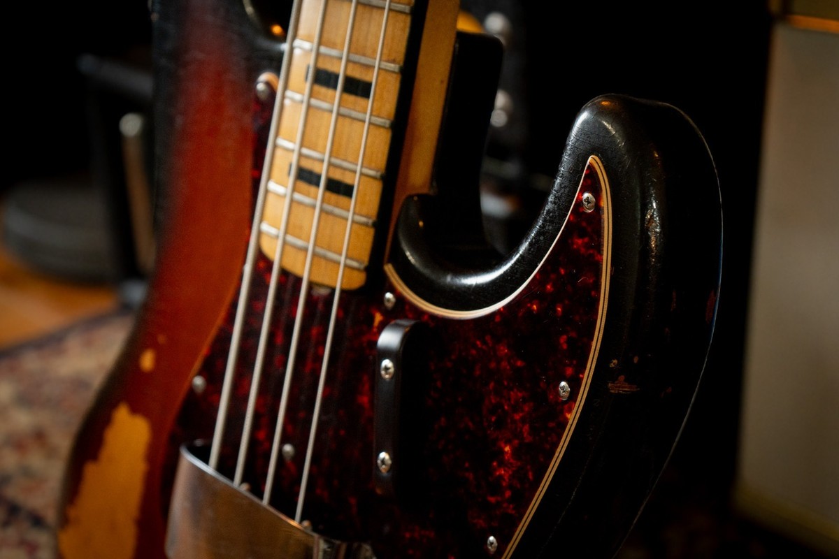 Fender Jazz Bass 1973 Original – Sunburst – Maple Fretboard Black