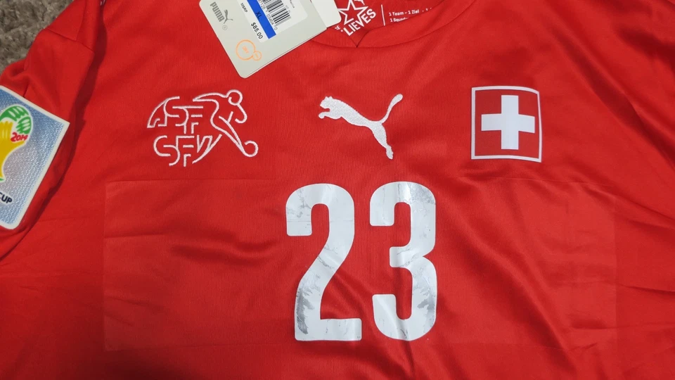 Camiseta Suiza Shaqiri #23 Copa Mundial 2014 local XL dañada/tal cual Foto 3 de 4