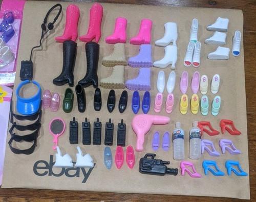 Vintage 1999 / 2000 Mattel Barbie Little Extras Shoes Hangers Accessories & More - Picture 3 of 8