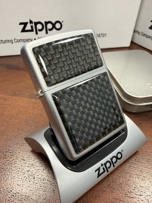GENUINE Zippo Lighter CARBON FIBRE LENTICULAR MOVING Satin Chrome 2001 NEW BOXED