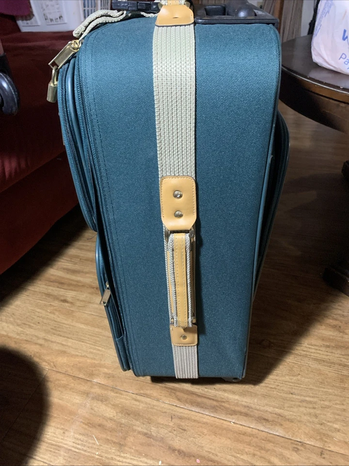 London Fog Chelsea 22”Luggage - Image 2 of 4