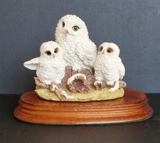 Leonardo Collection Snowy Owl Family 1995 Resin Figurine On Wooden Plinth Owls