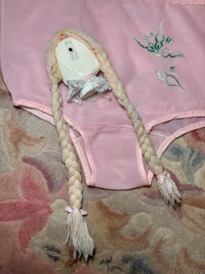 Muñeca colgante de pared vintage hecha a mano, trenzas largas y cara pintada Foto 4 de 4